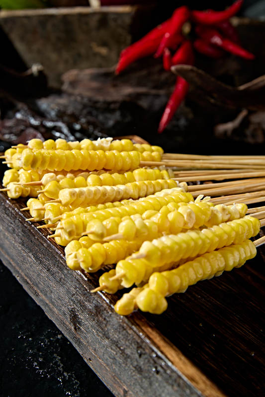 风味炭烤嫩玉米串图片
