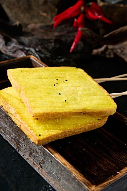 烧烤食材炭烤全麦面包片图片