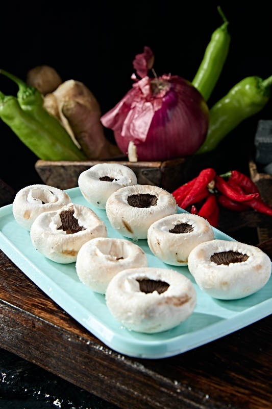 美味烧烤食材炭烤草原白蘑图片