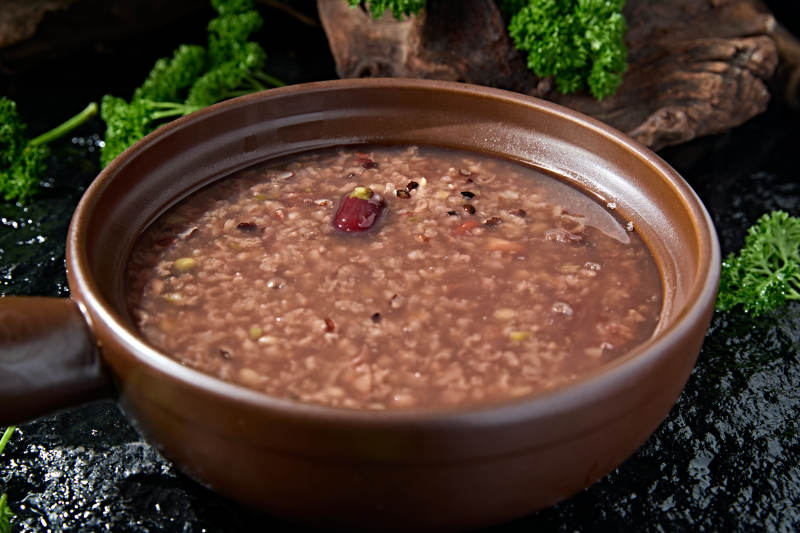 砂锅美味营养红豆薏米红枣杂粮粥图片