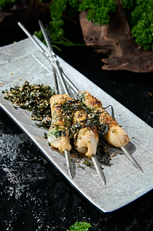 风味炭烤紫苏叶裹大虾图片