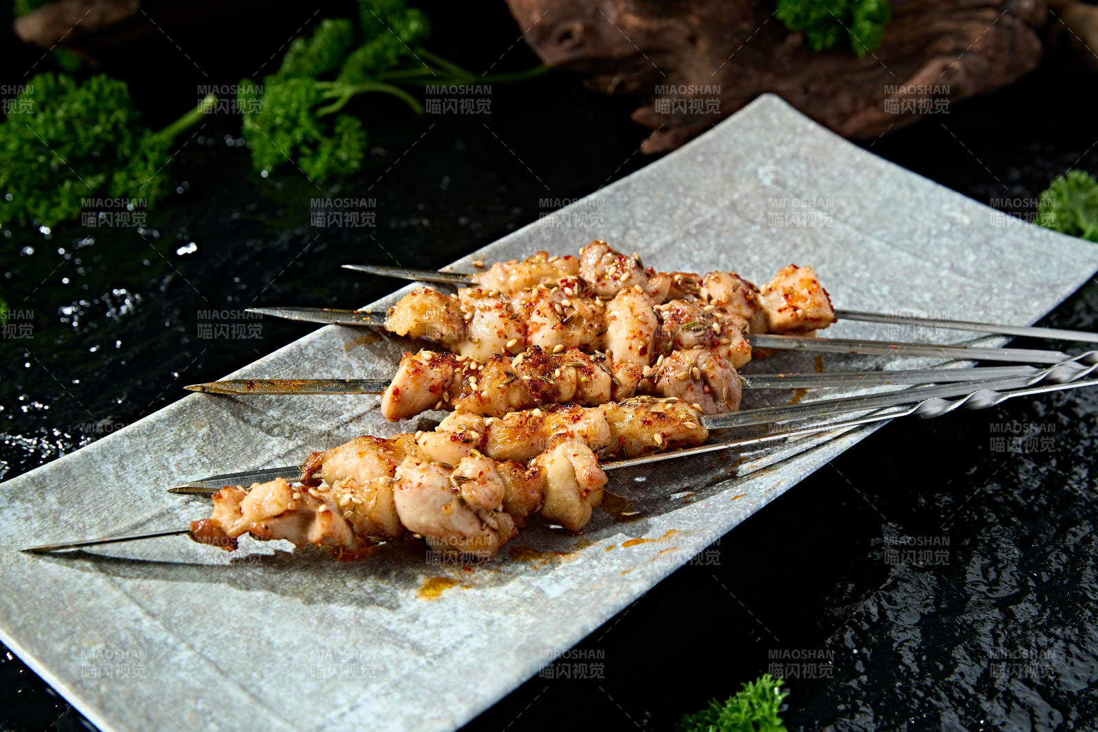 风味美食夜宵烧烤炭烤美味羊肉筋图片