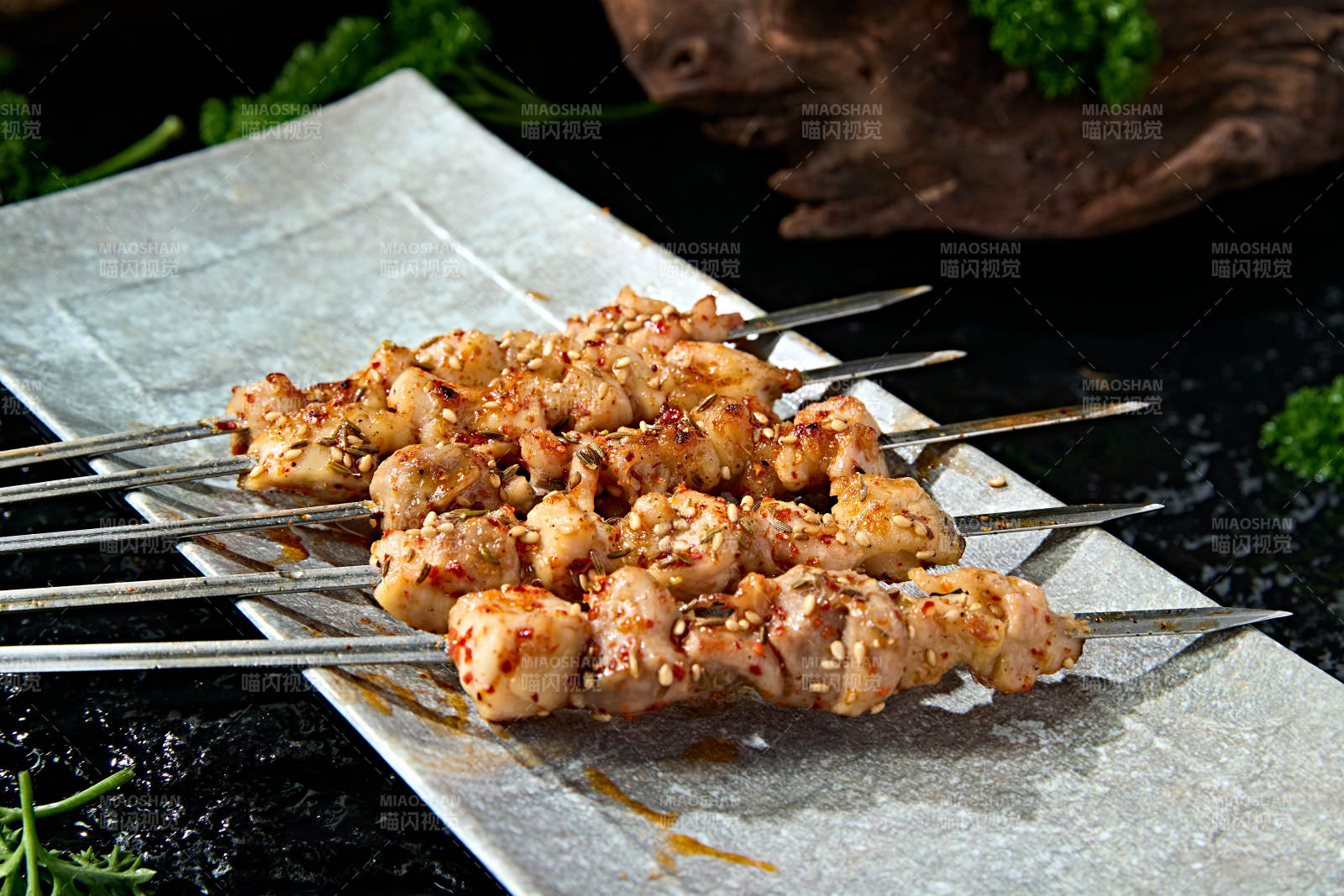 风味美食夜宵烧烤炭烤美味羊肉筋图片