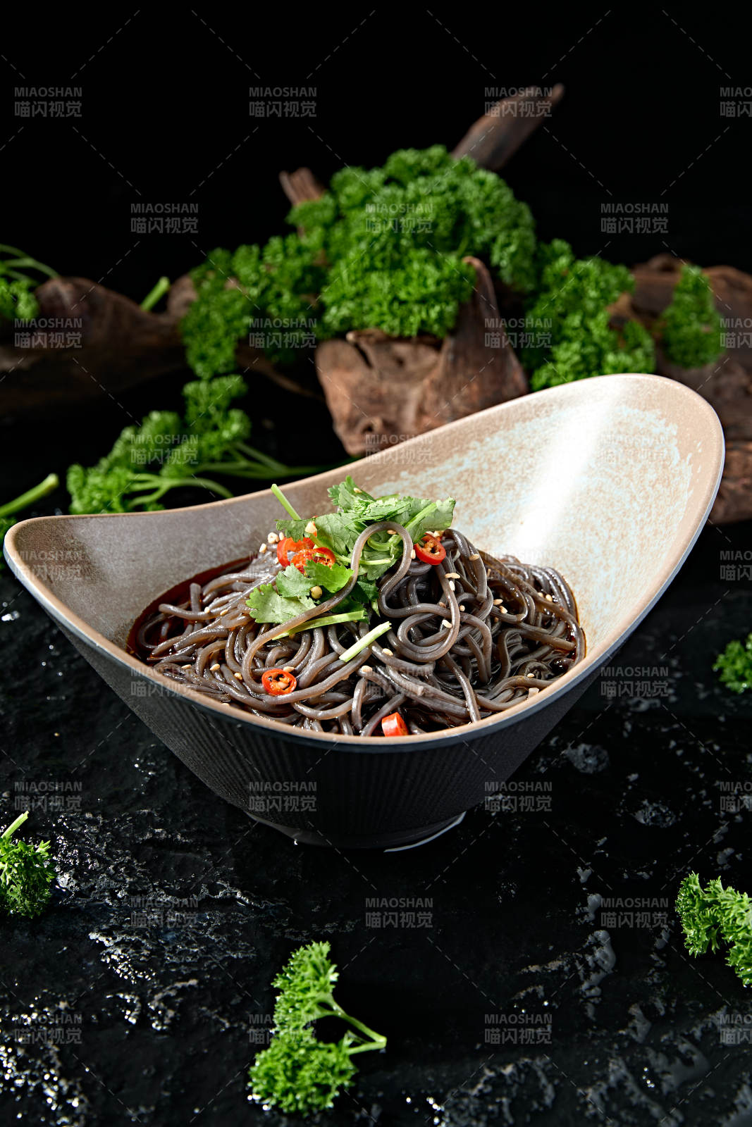 美味精美凉菜小吃酸辣蕨根粉图片