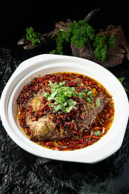 川味砂锅香辣水煮鲈鱼图片