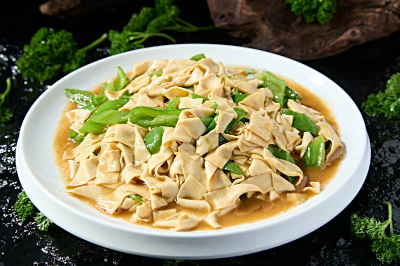 传统东北小炒尖椒干豆腐丝图片