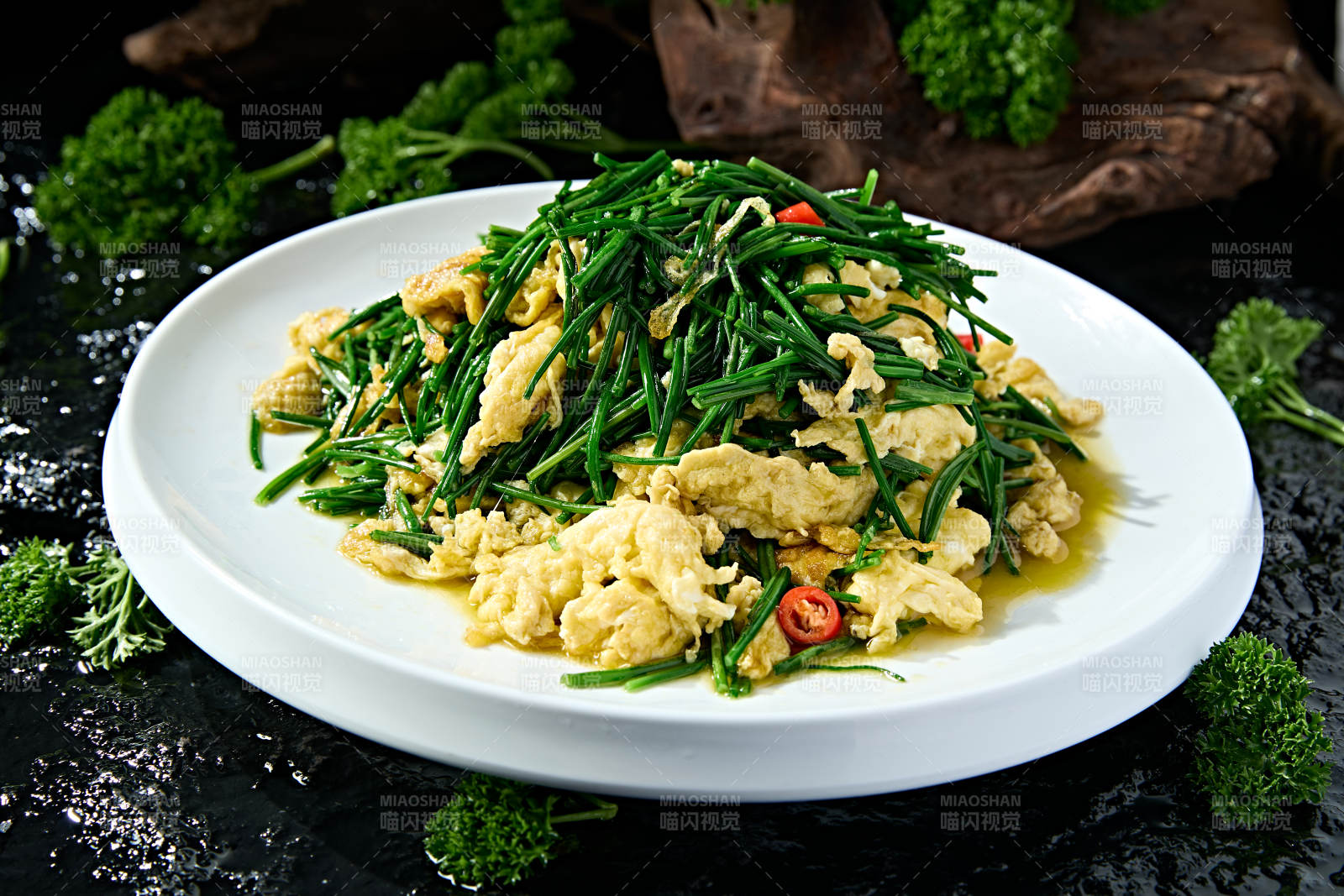 草原风味鲜沙葱米椒炒柴鸡蛋图片