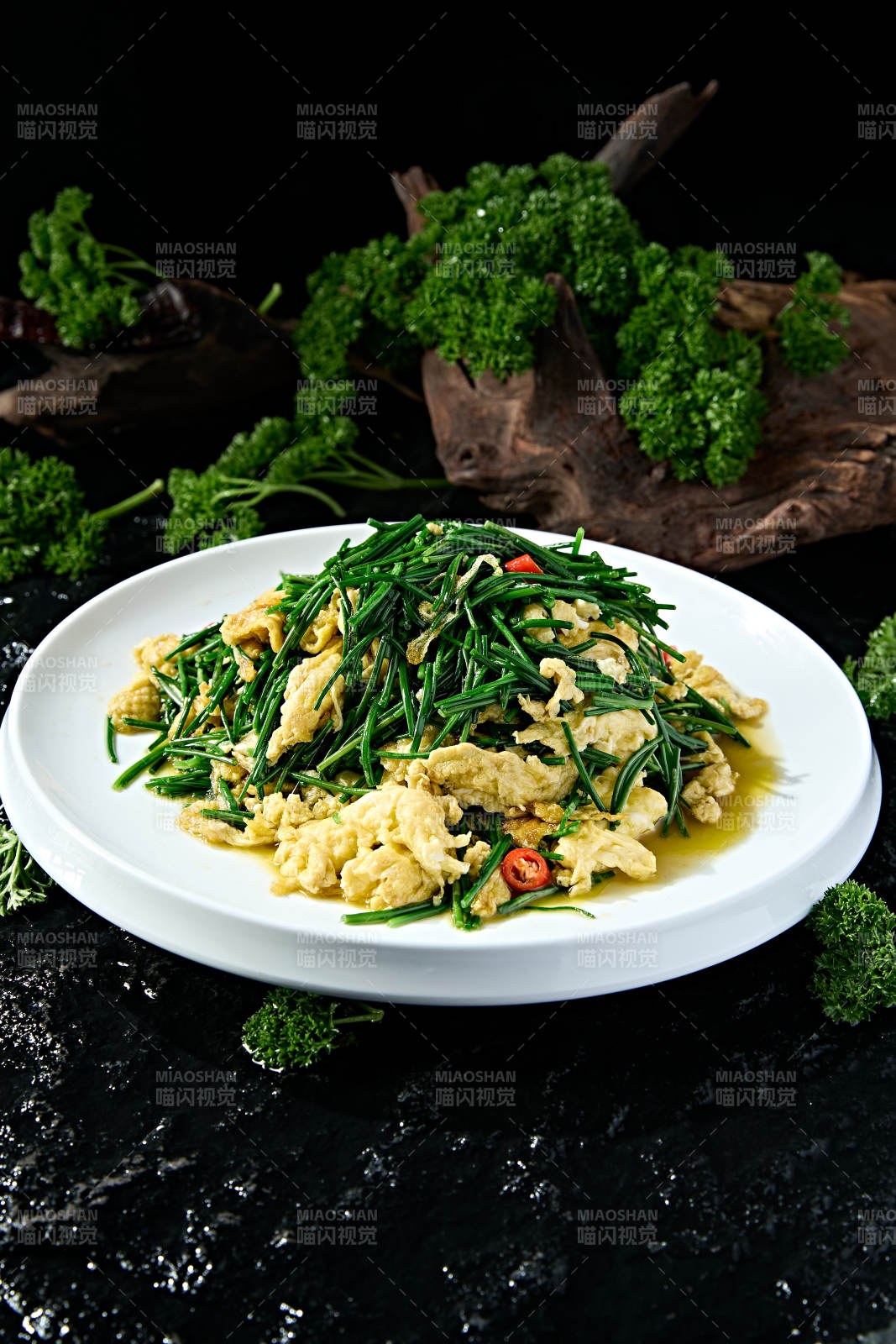 草原风味鲜沙葱米椒炒柴鸡蛋图片