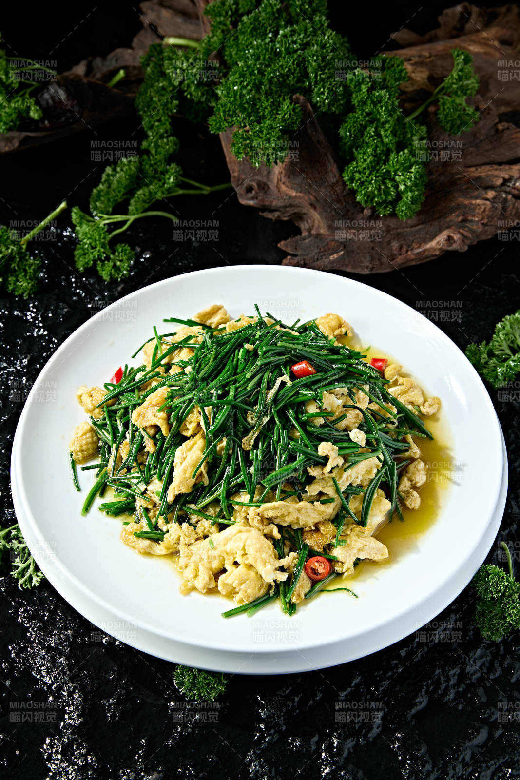 草原风味鲜沙葱米椒炒柴鸡蛋图片