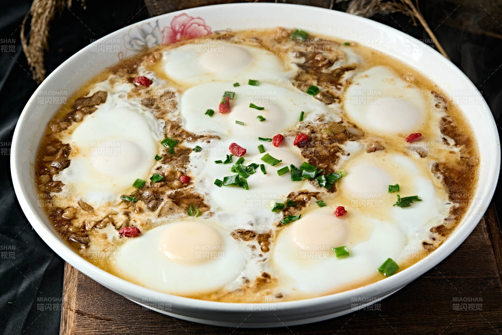 地方特色美食蔚县蘑菇肉汤汆水煮荷包蛋图片