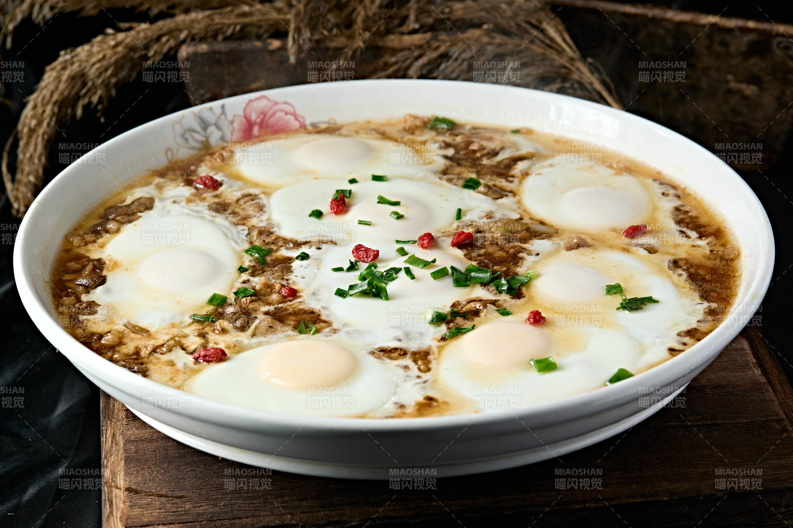 地方特色美食蔚县蘑菇肉汤汆水煮荷包蛋图片