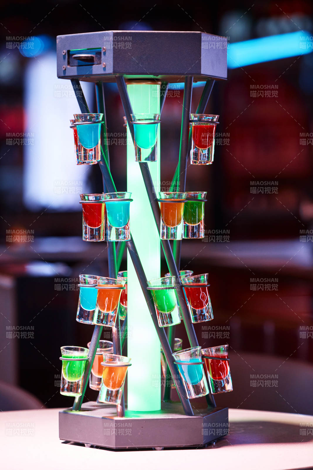 酒吧调制含酒精类饮品图片