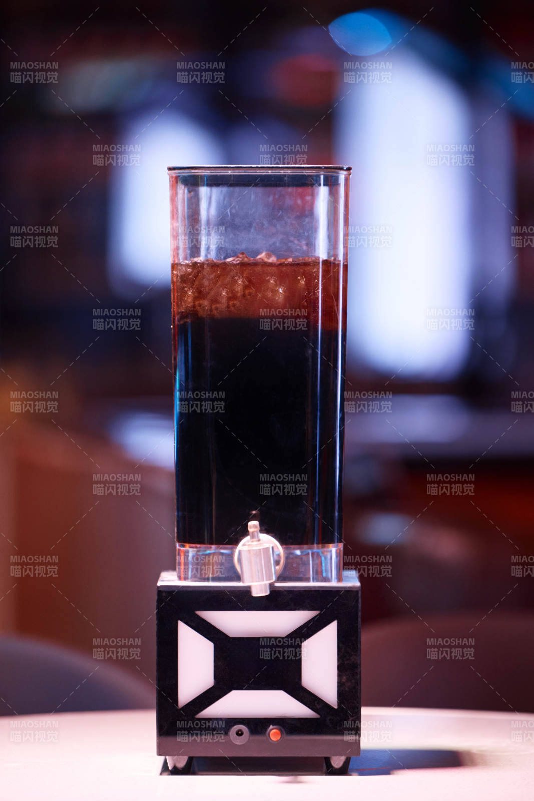 酒吧调制含酒精类饮品图片