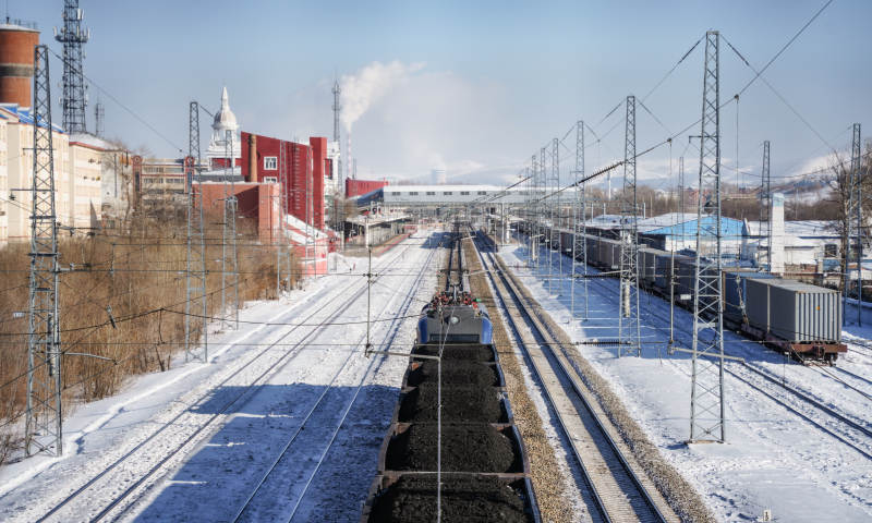 呼伦贝尔牙克石雪中铁路货运场景图片