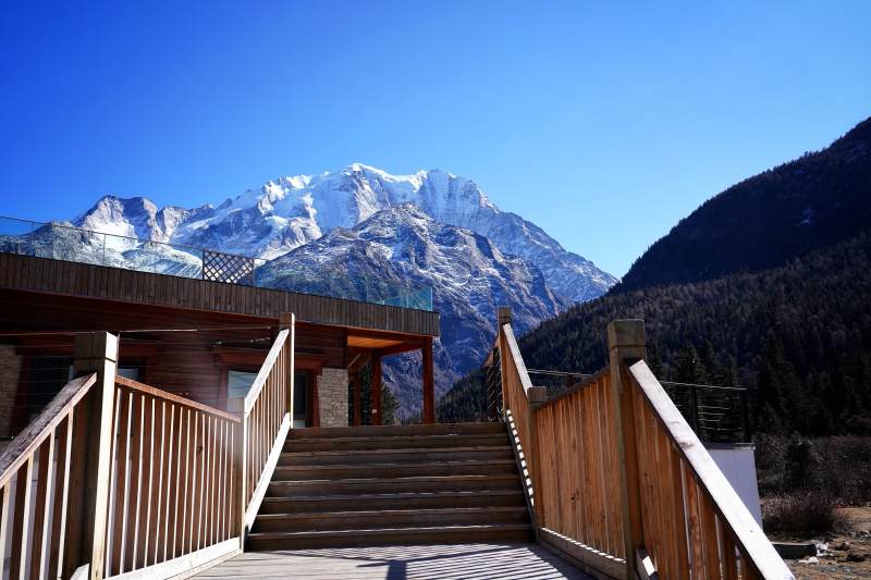 雅拉雪山木屋观景台图片