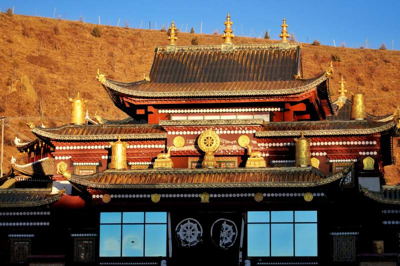 川西木雅大寺藏式寺庙风光图片