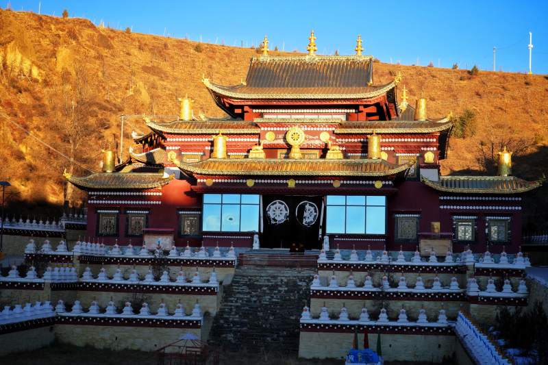 川西藏式寺庙风光图片