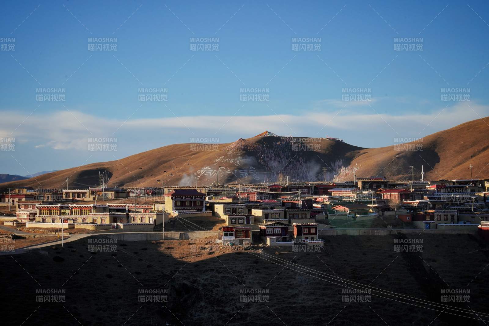 川西高原小镇晨景图片