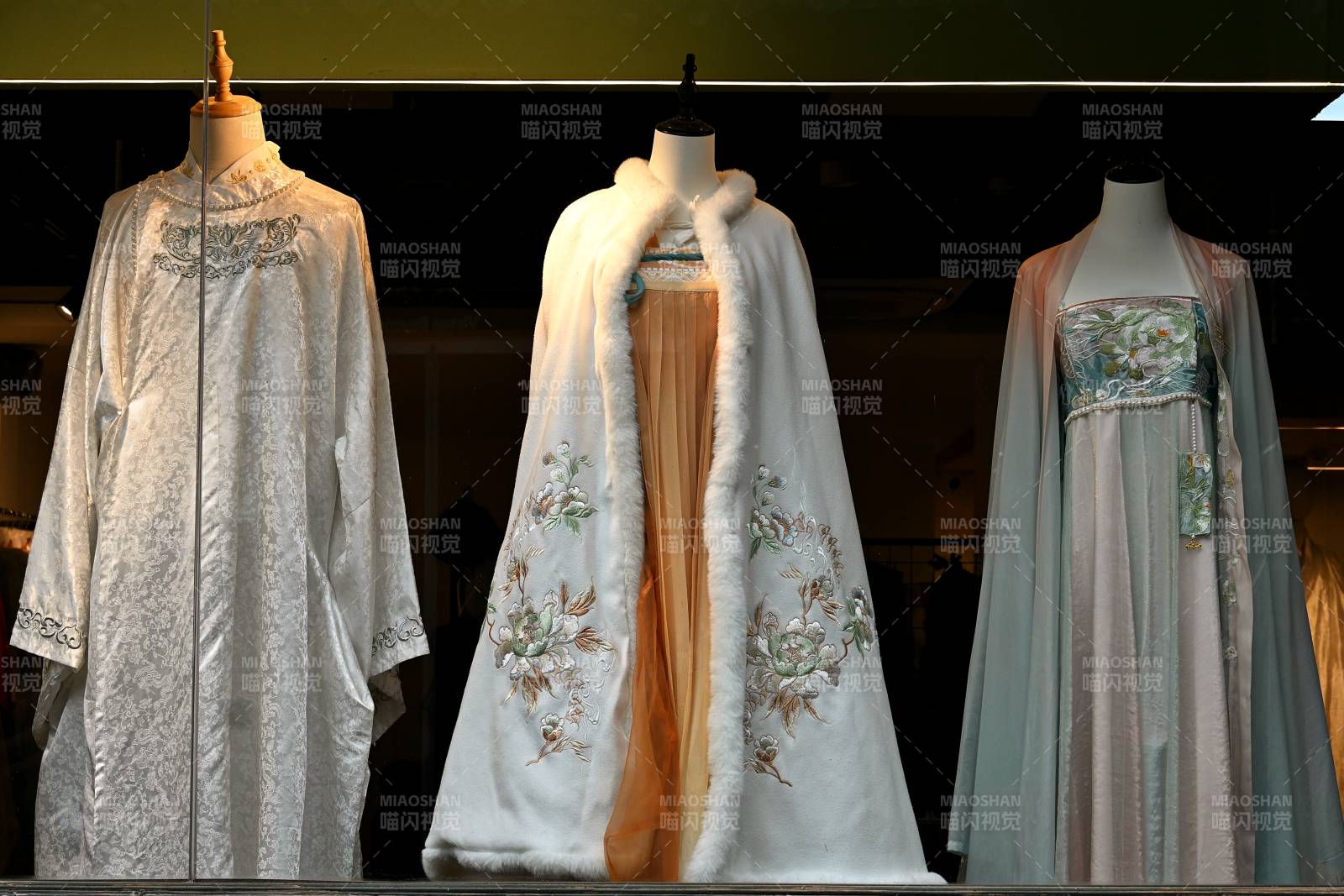 古典服饰展示图片