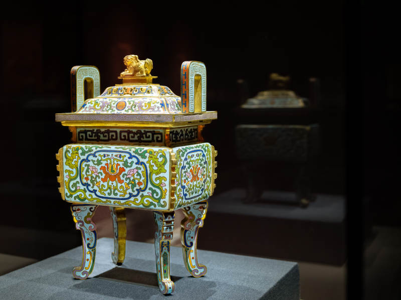 铜鎏金掐丝珐琅四足鼎式炉（清代）图片
