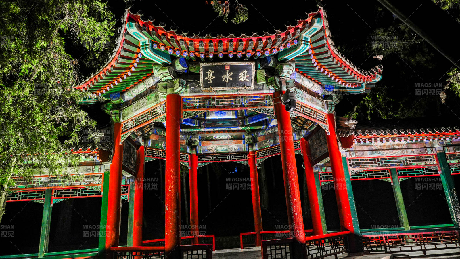 颐和园古色古香的亭子图片