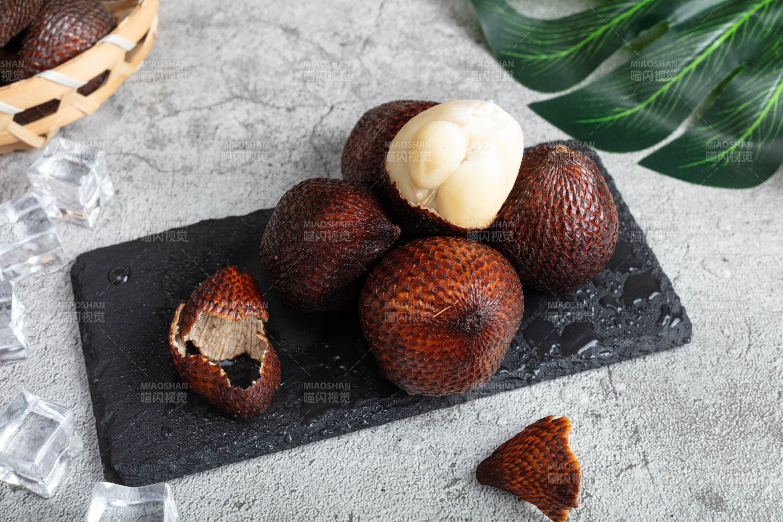 蛇皮果特写图片