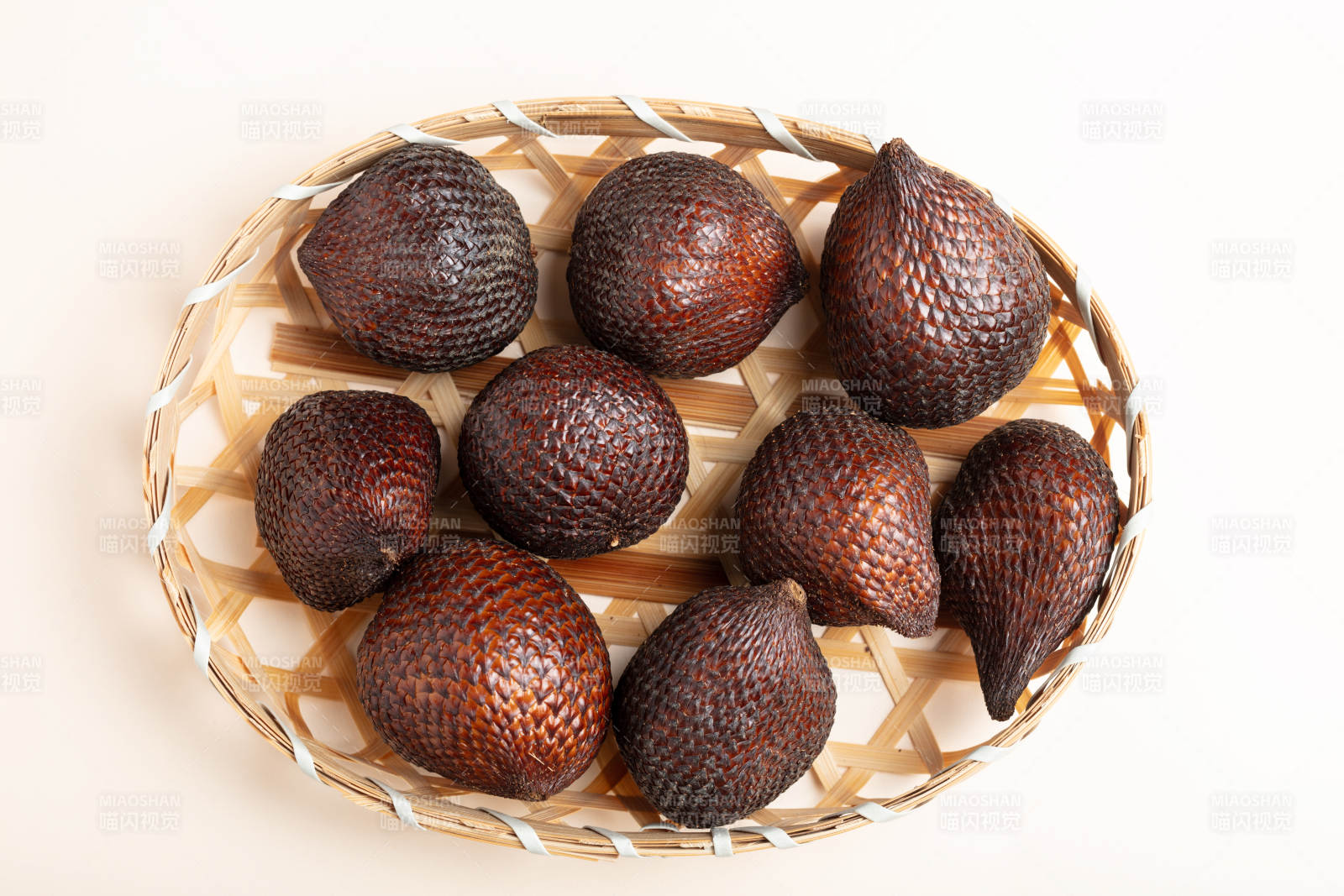 蛇皮果篮中摆放图片