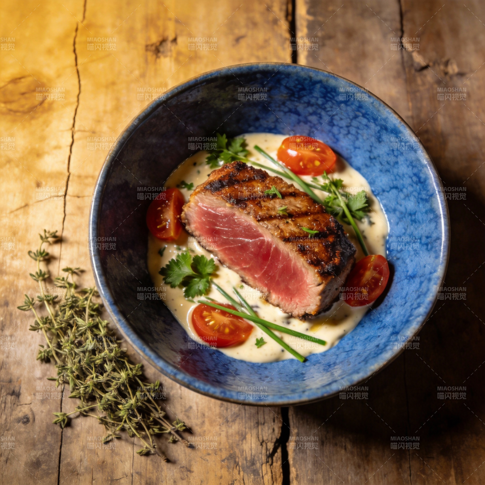 香煎金枪鱼配番茄图片