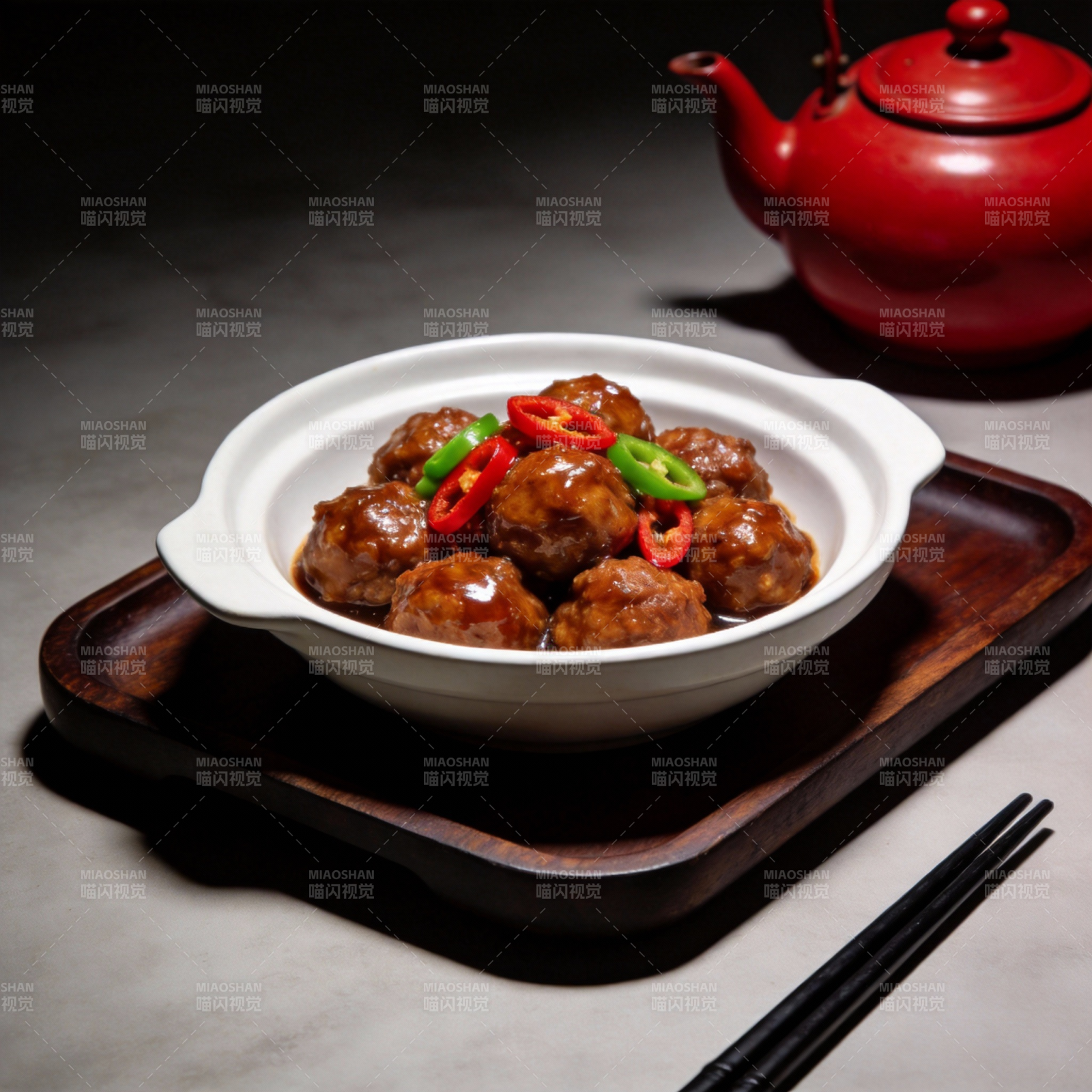 红烧肉丸配辣椒图片