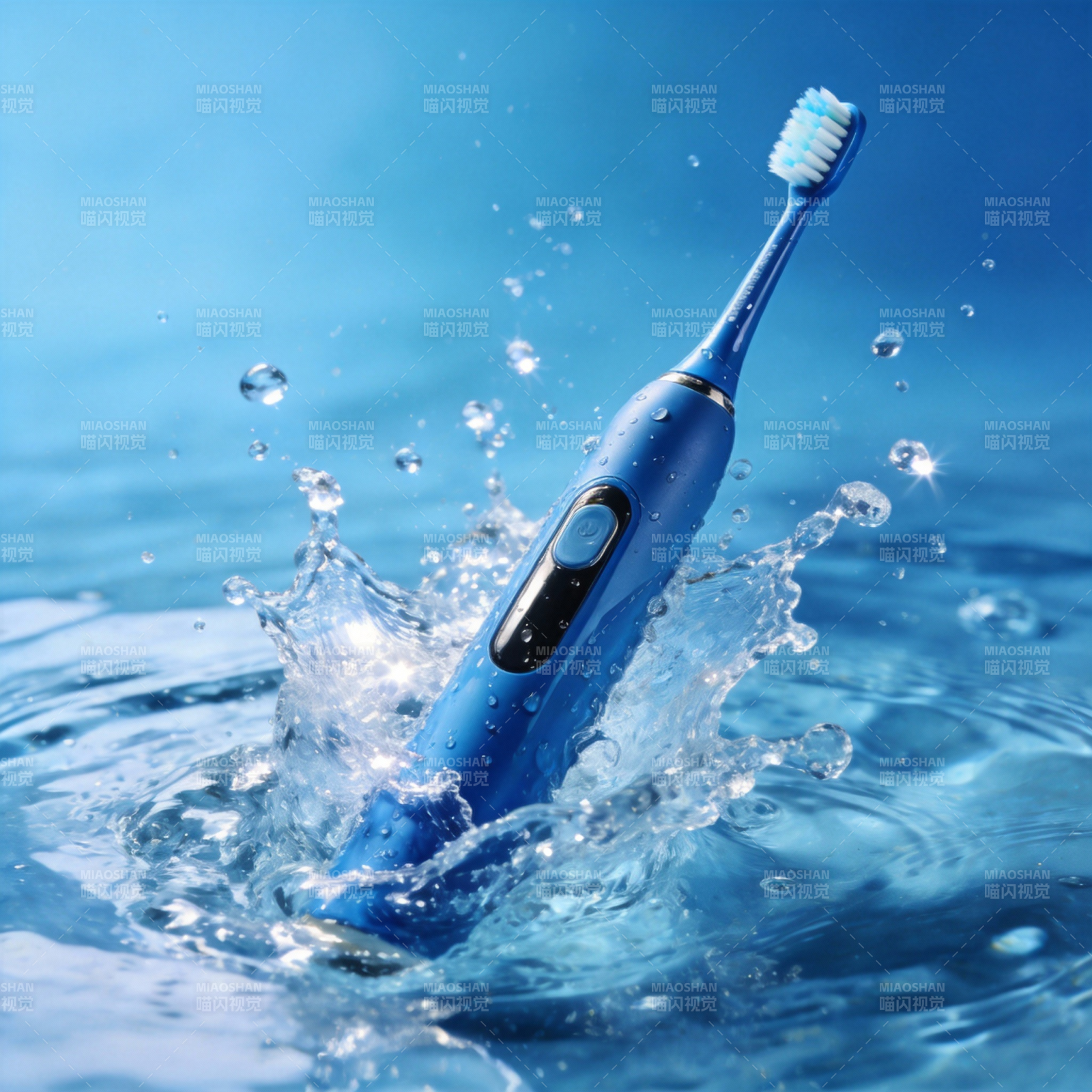 水花中的电动牙刷图片