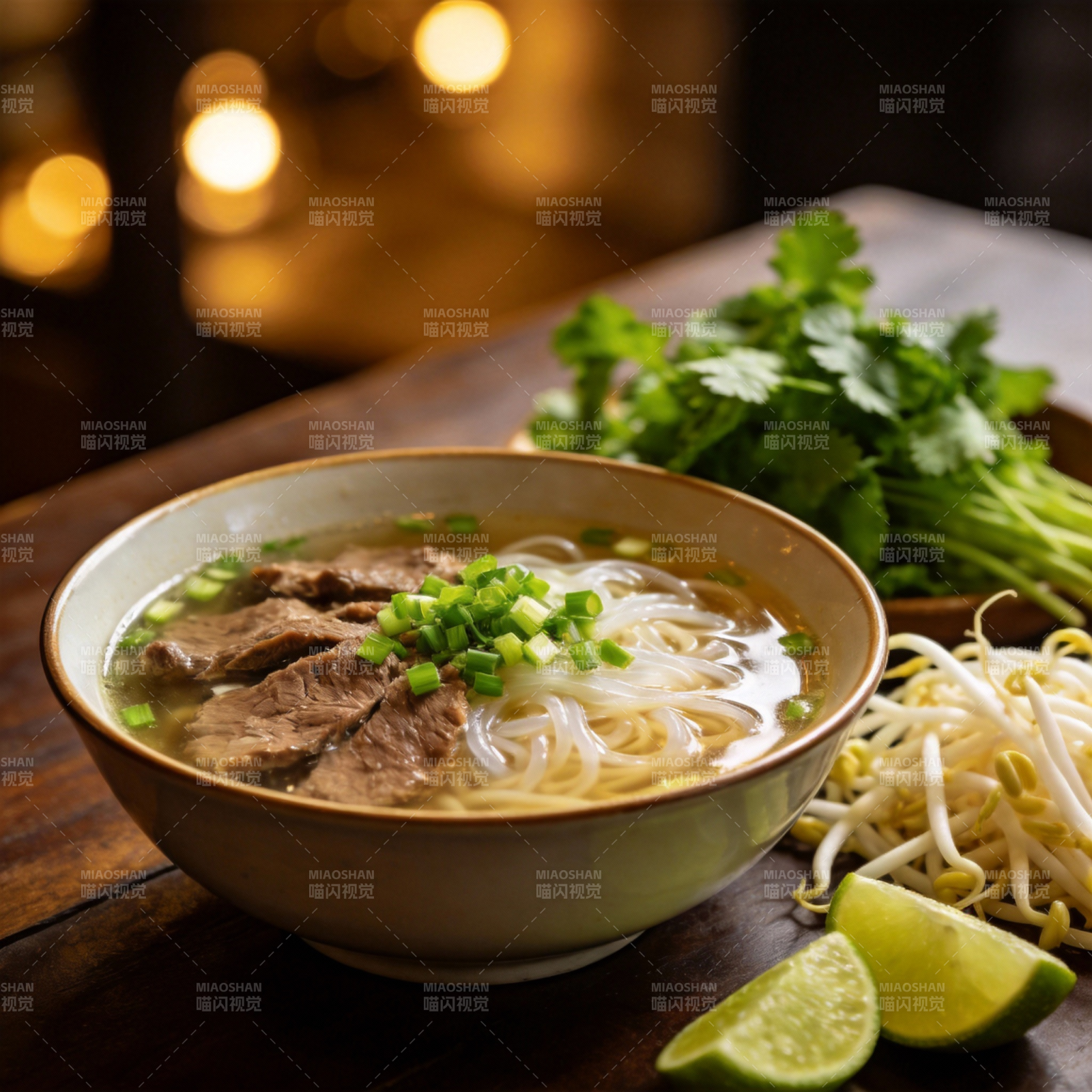 牛肉粉汤配香菜图片