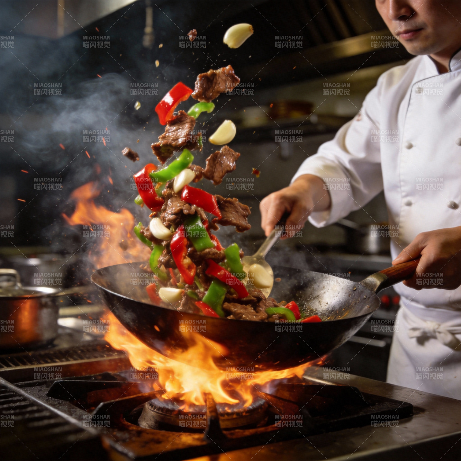 火焰炒菜 美味翻飞图片
