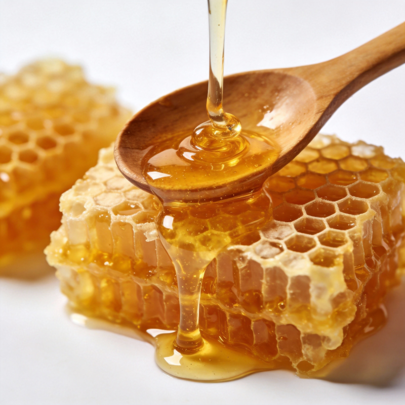 蜂蜜流淌于蜂巢图片