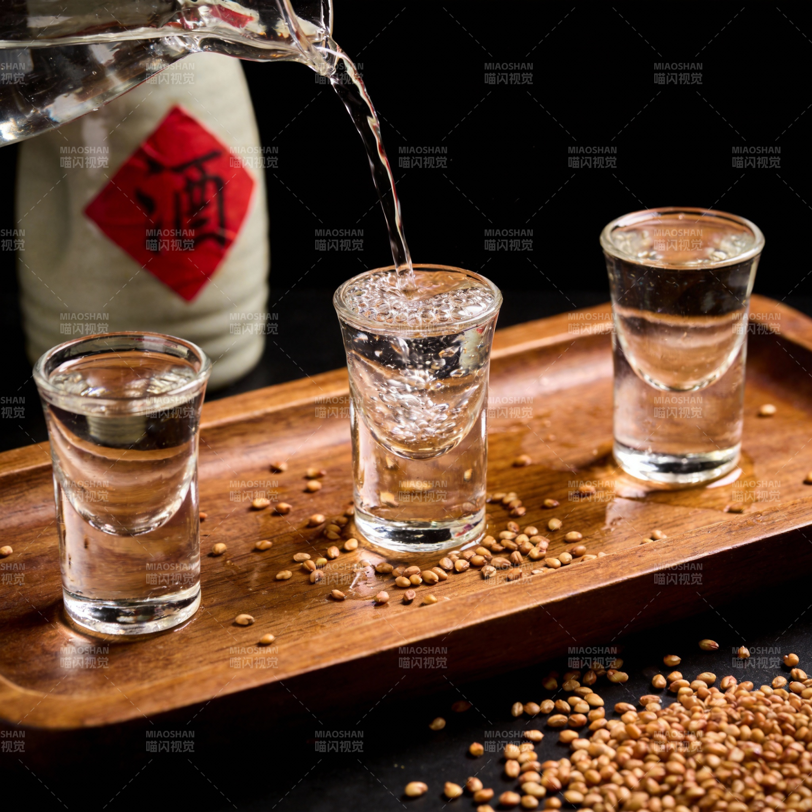 酒香四溢 酌饮人生图片