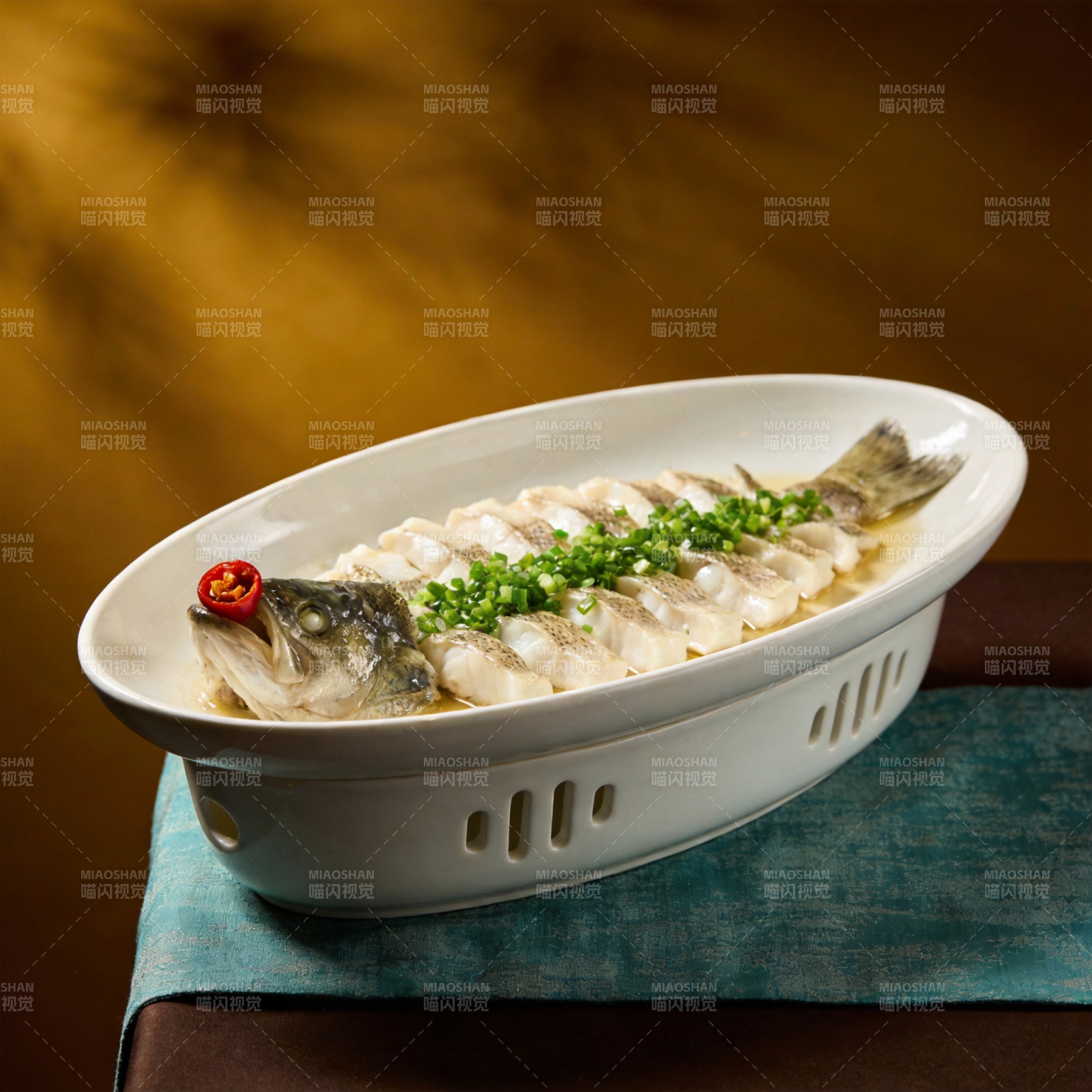 清蒸鱼配葱花图片