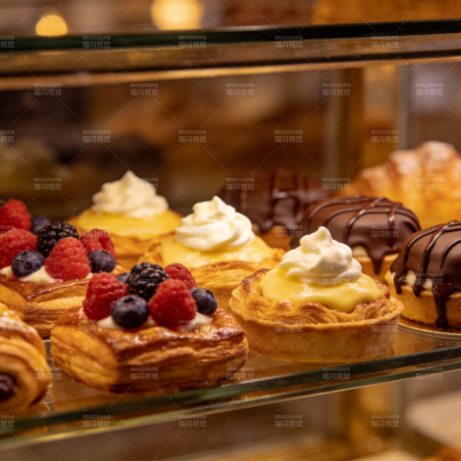 精致甜点陈列图片