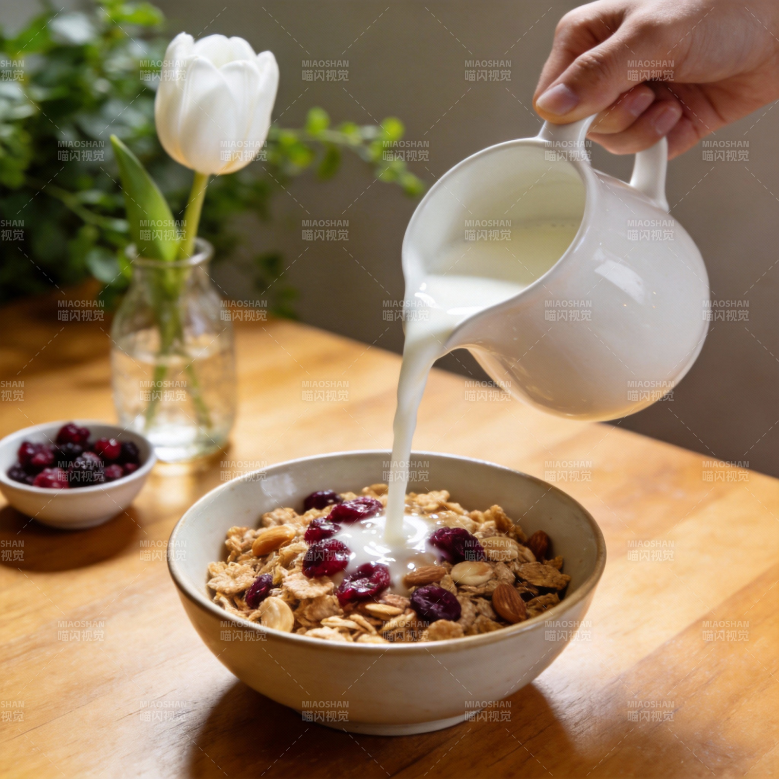 牛奶浇麦片图片