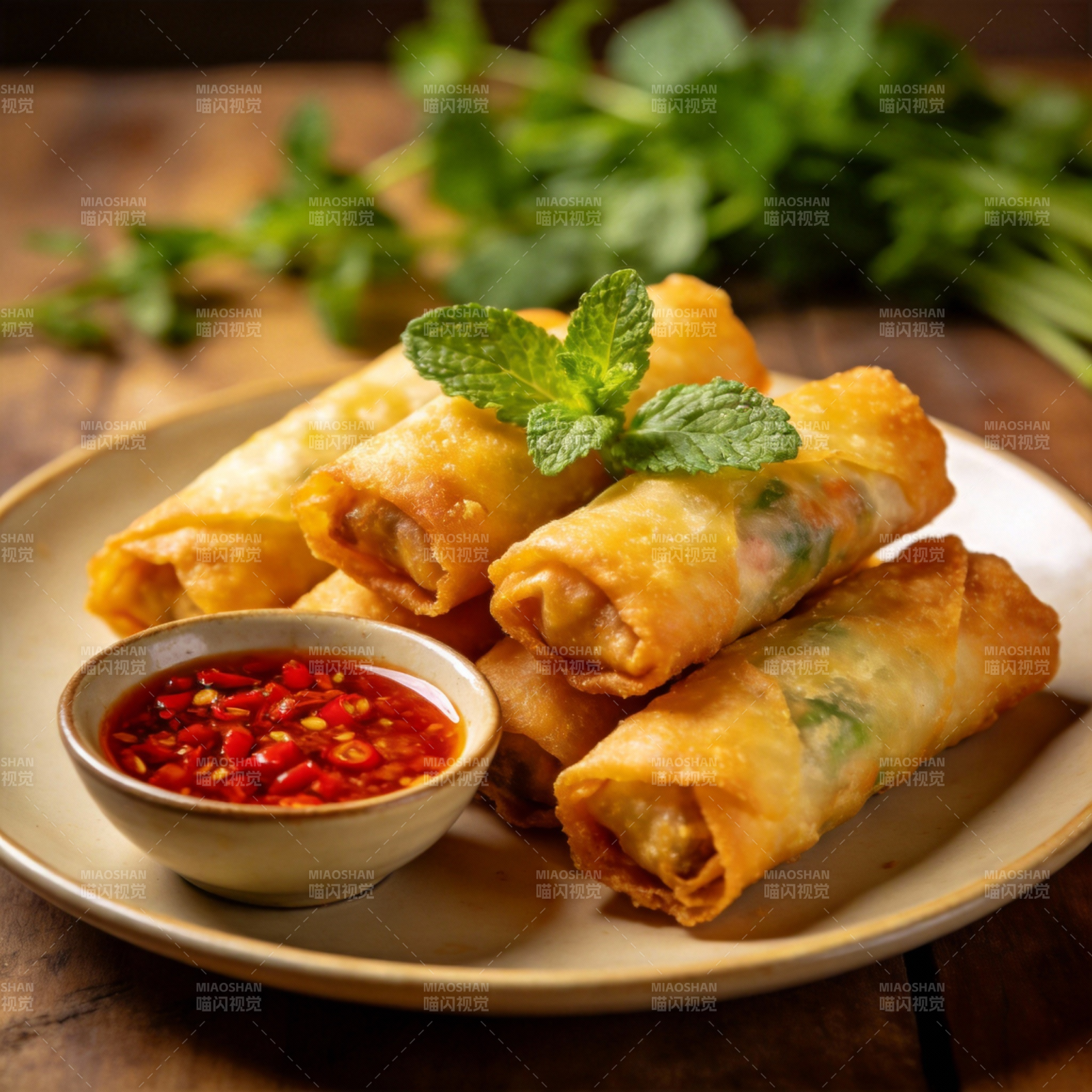 金黄春卷配辣酱图片
