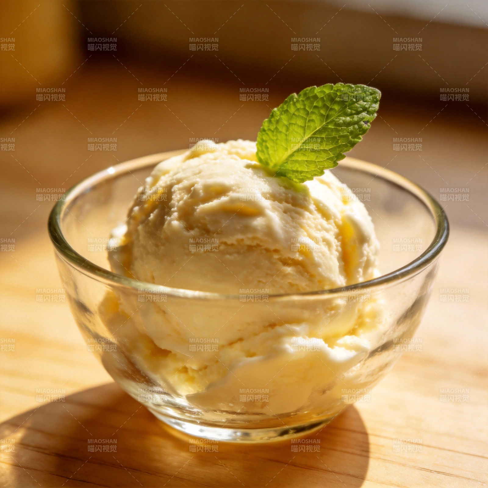 香草冰淇淋配薄荷图片