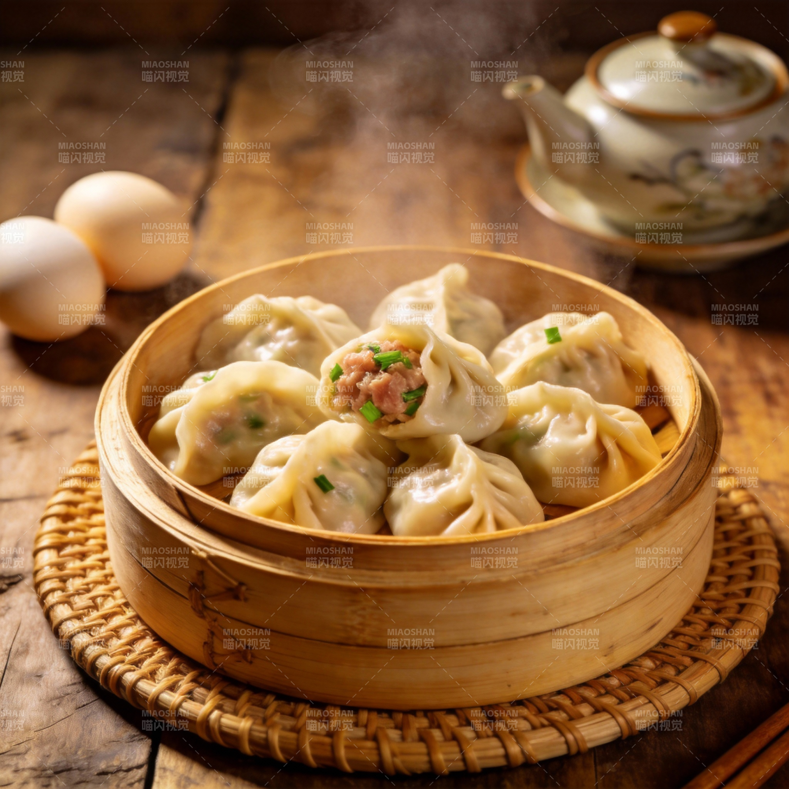 热气腾腾的蒸饺图片