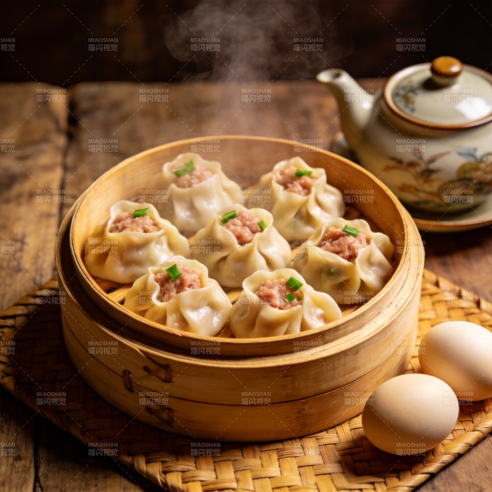 热气腾腾的蒸饺图片