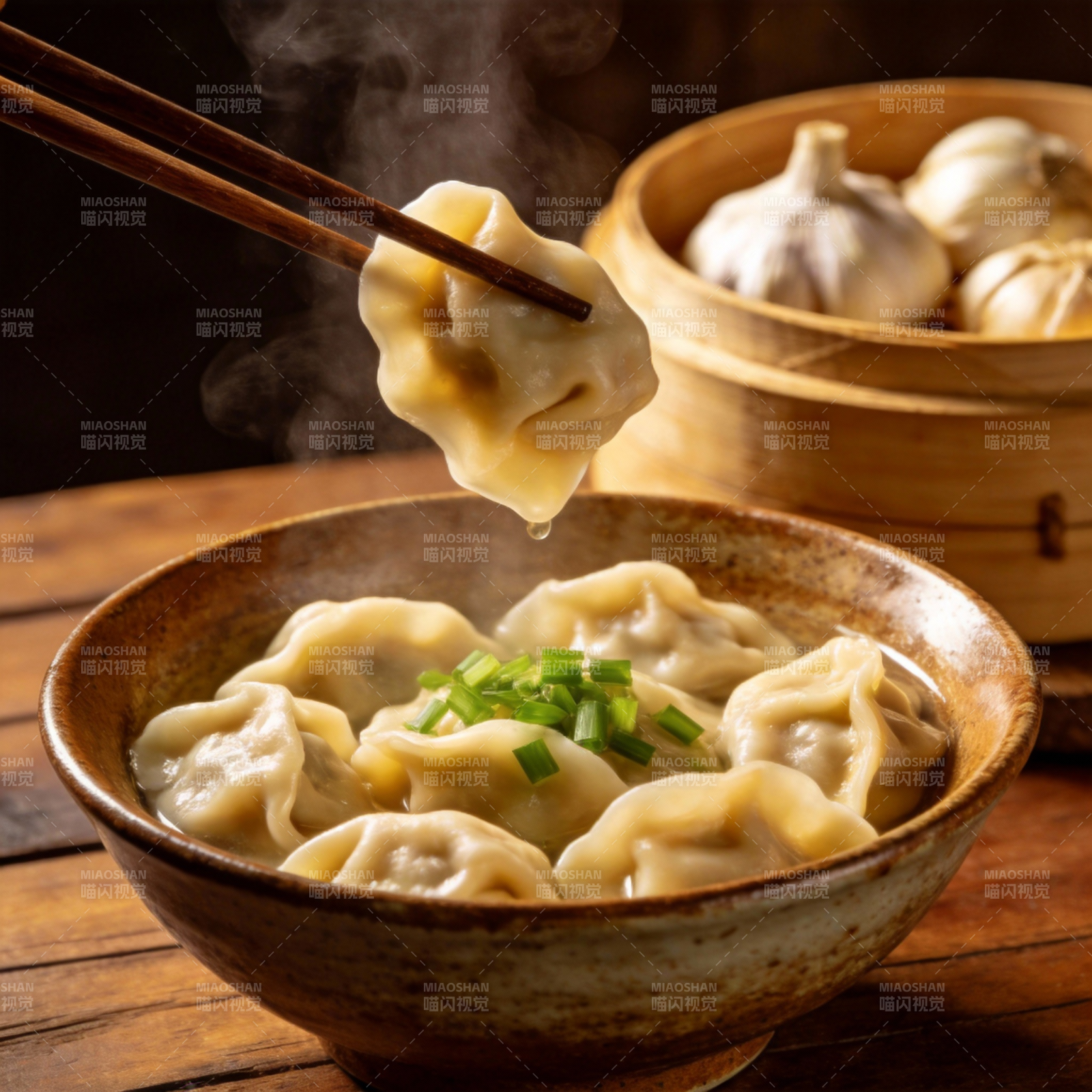 热气腾腾的饺子图片