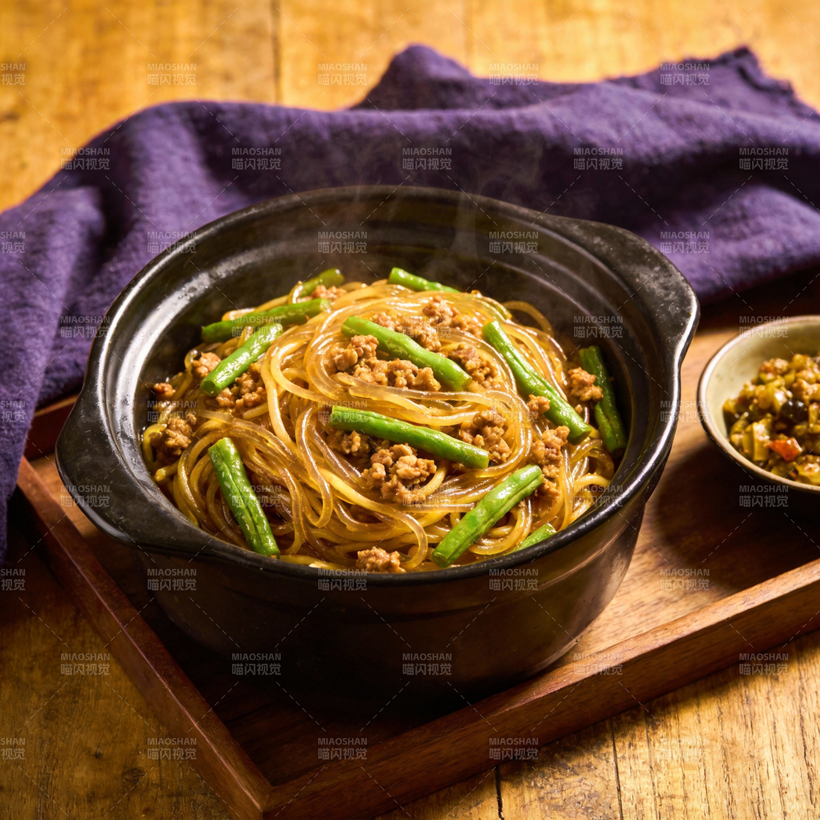 热腾腾的肉酱意面图片