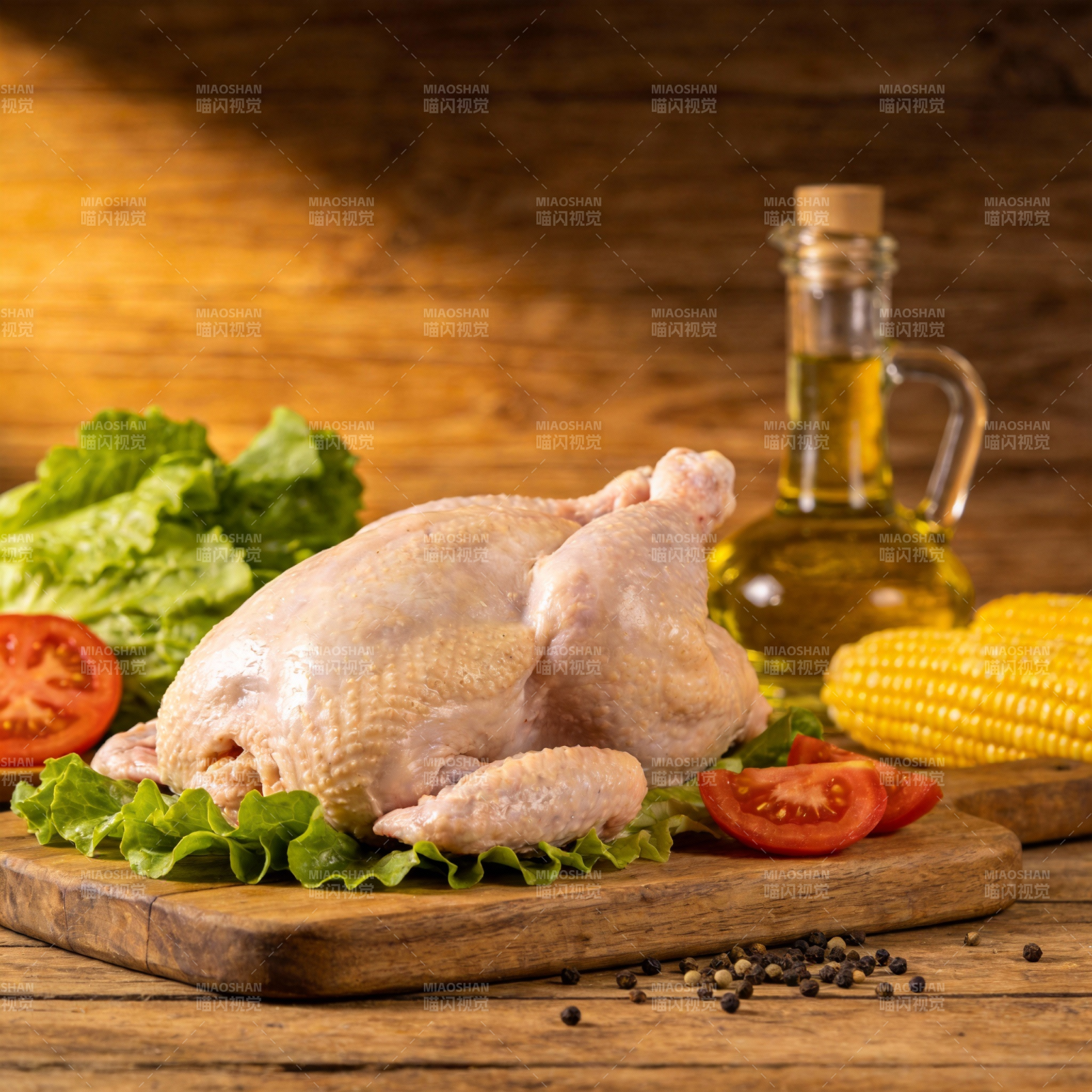新鲜整鸡待烹图片