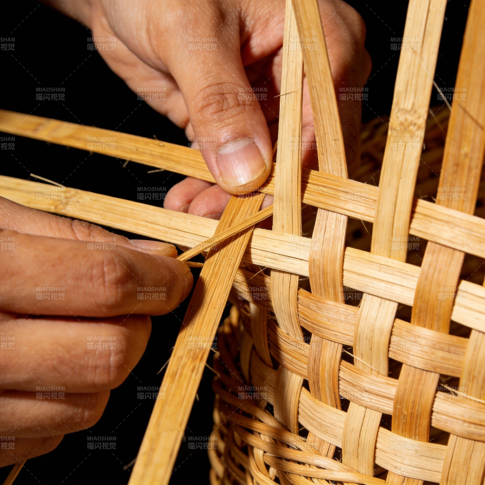 手工编织竹篮图片