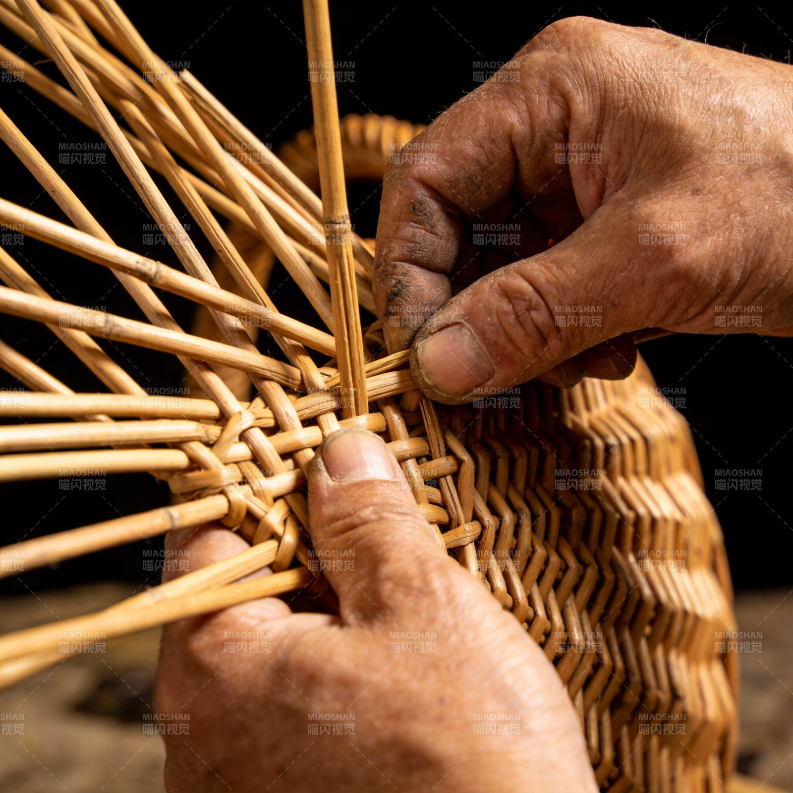 手工编织竹篮图片