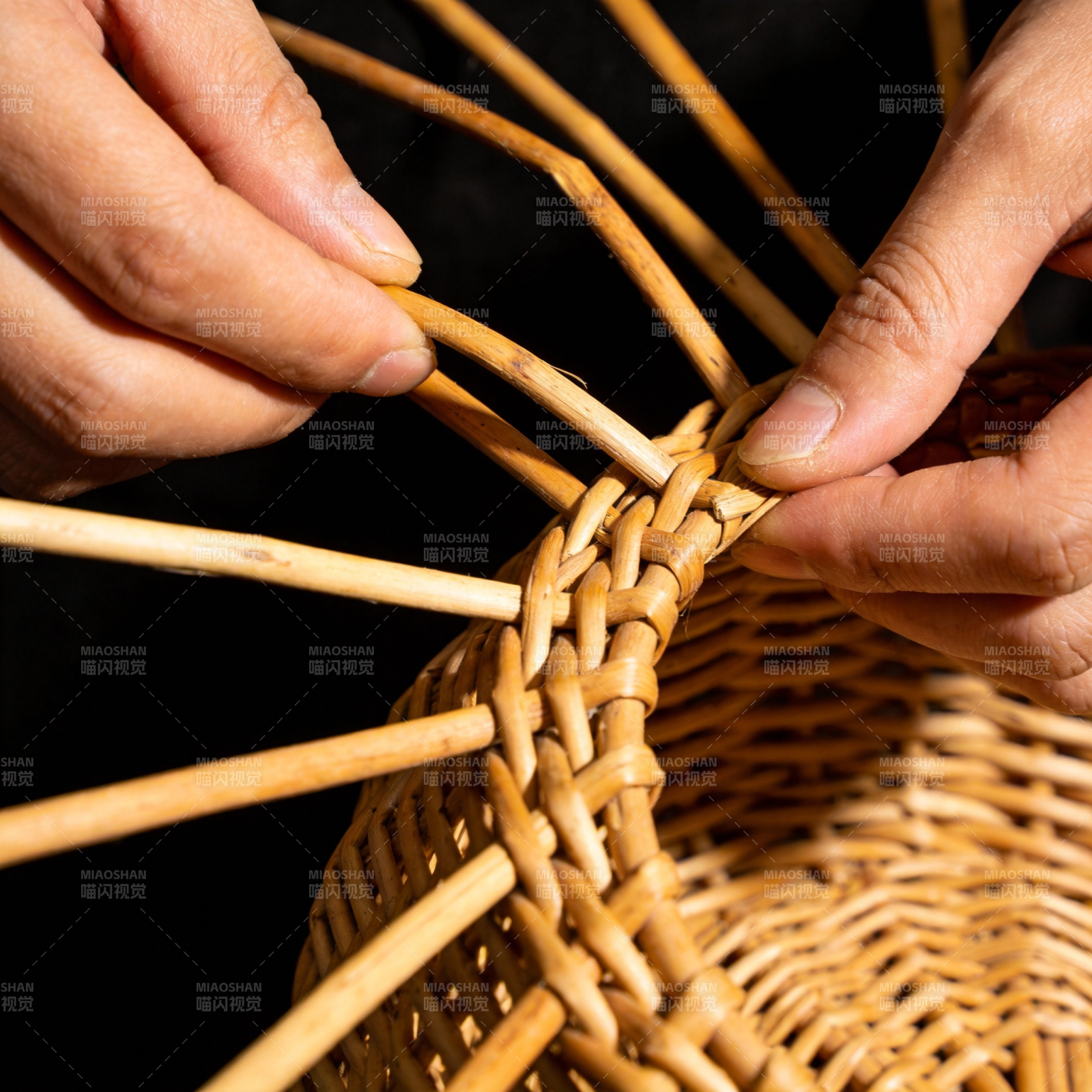 手工编织竹篮图片