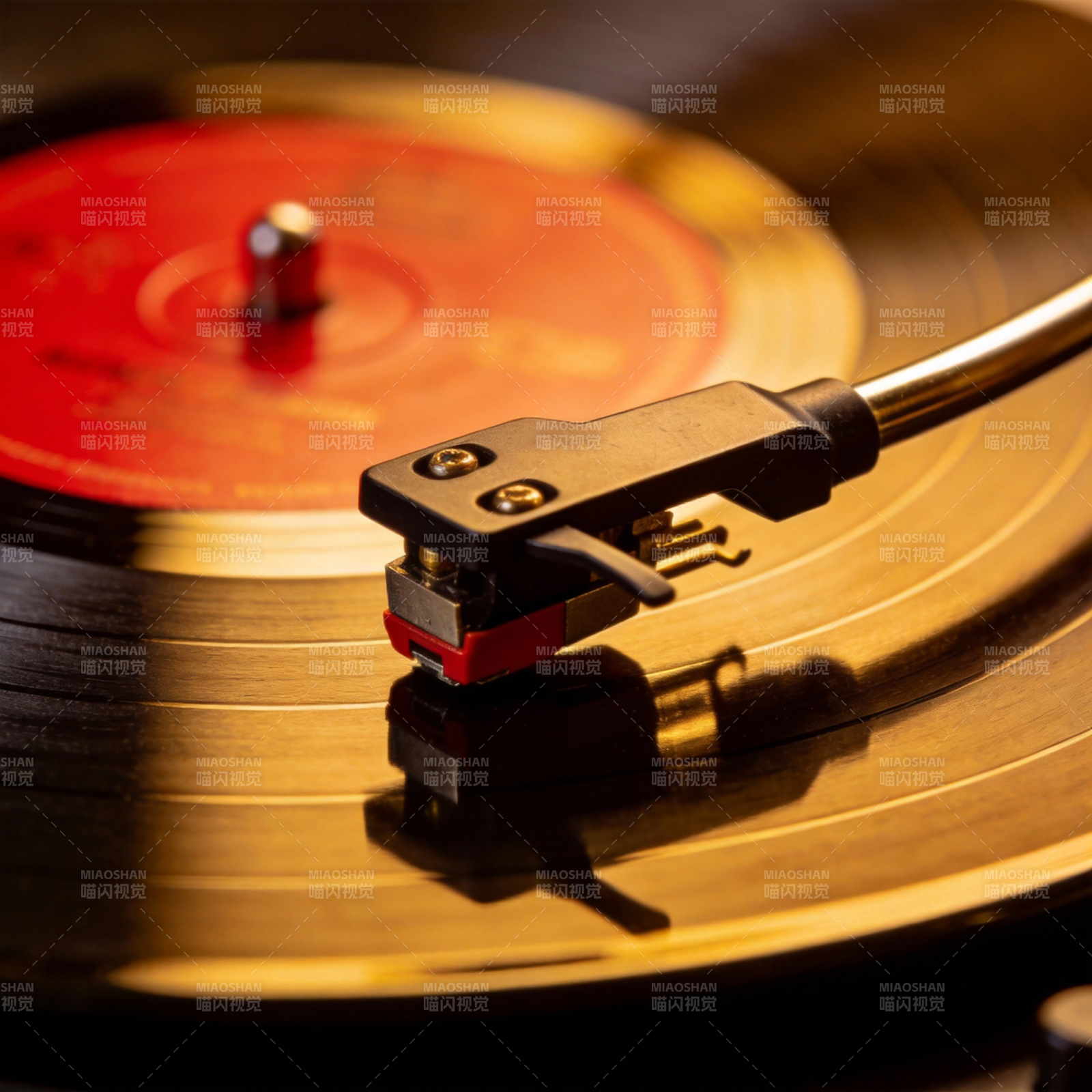 黑胶唱片播放瞬间图片