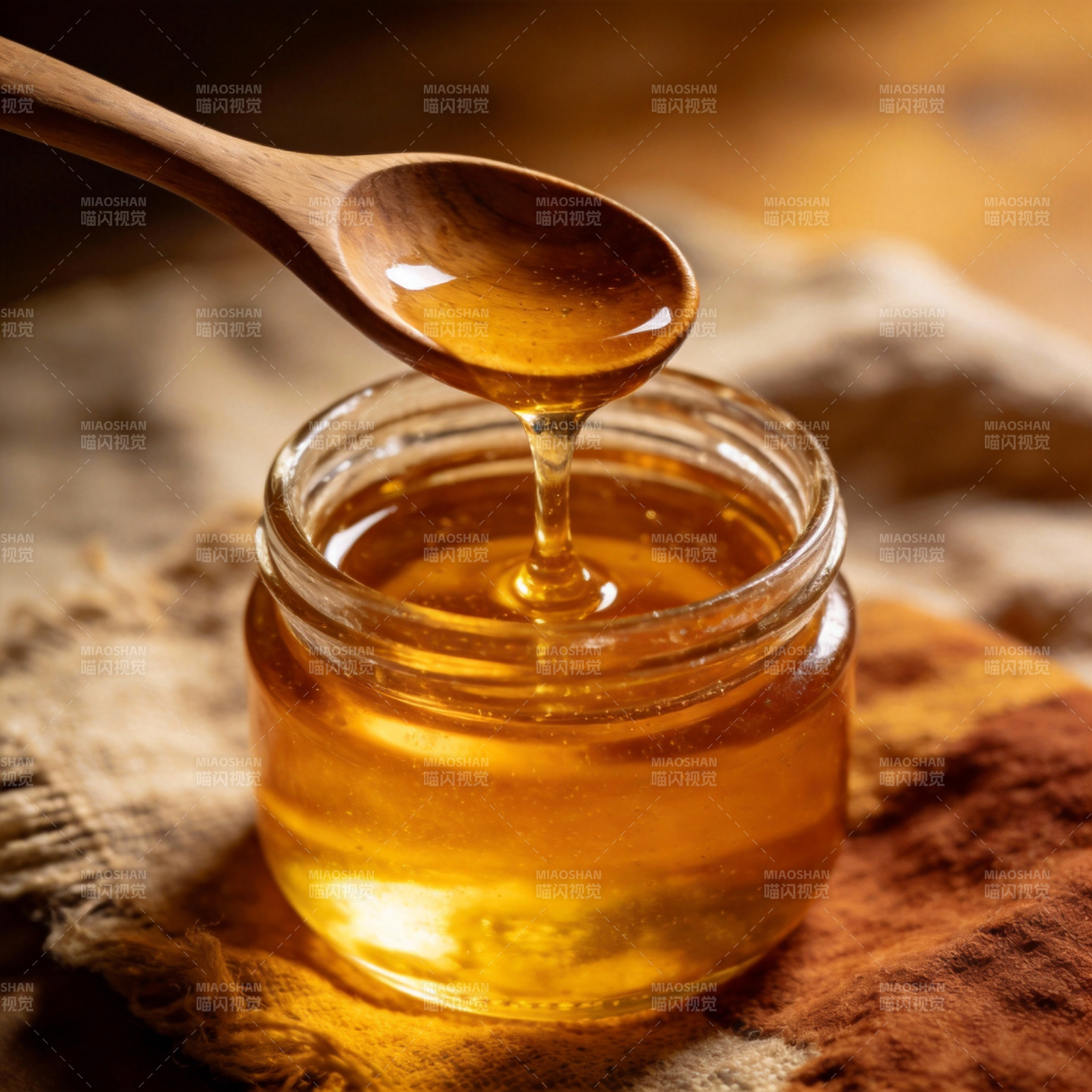 蜂蜜流淌瞬间图片