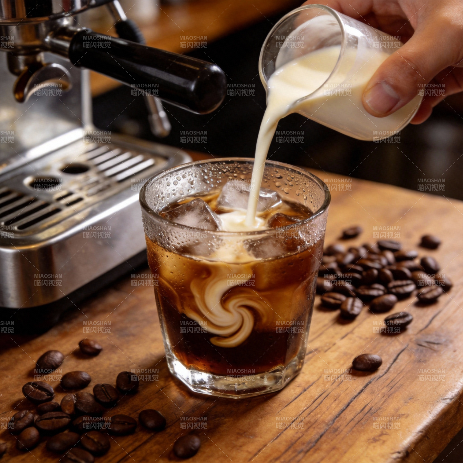 冰咖啡加奶图片